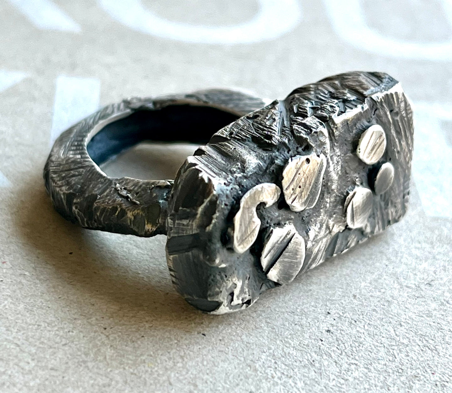 anillo plata oxidada
