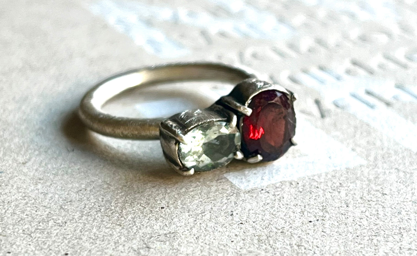 anillo piedras