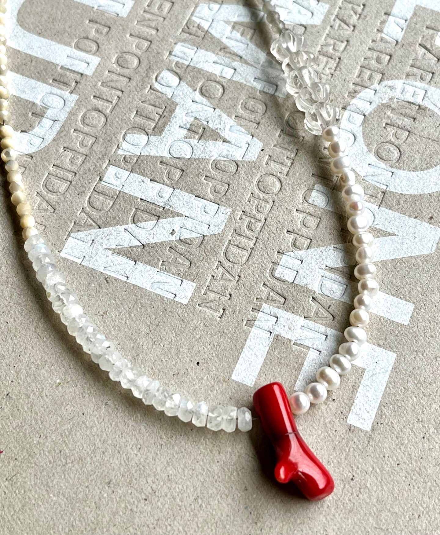collar corto coral