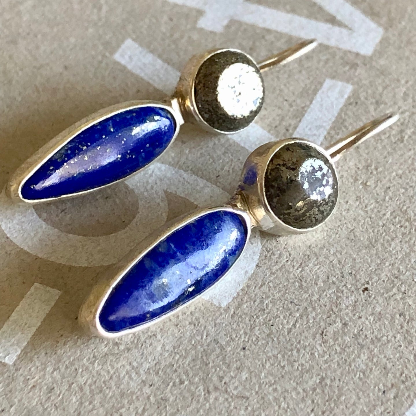 aros lapislazuli con pirita