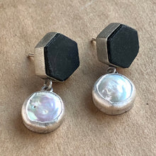Cargar imagen en el visor de la galería, aros con turmalinas y perlas
