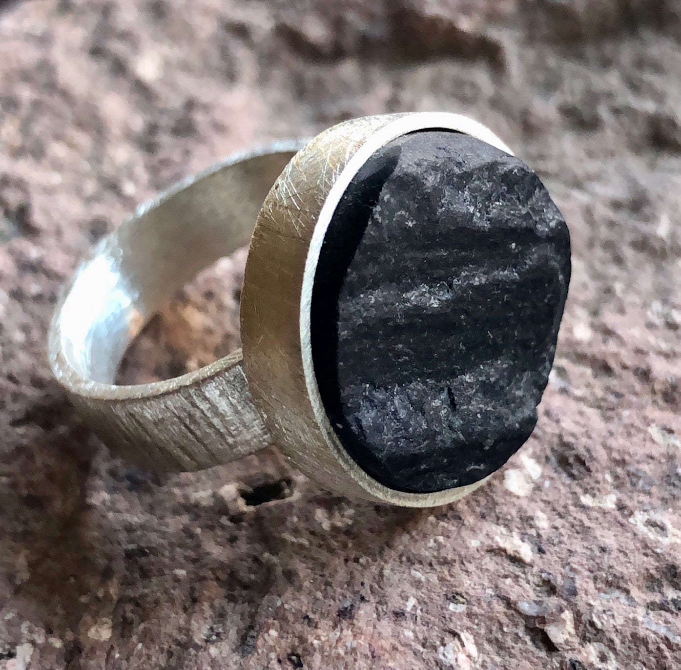 anillo turmalina negra