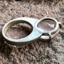 Cargar imagen en el visor de la galería, anillo cuarzo rosa
