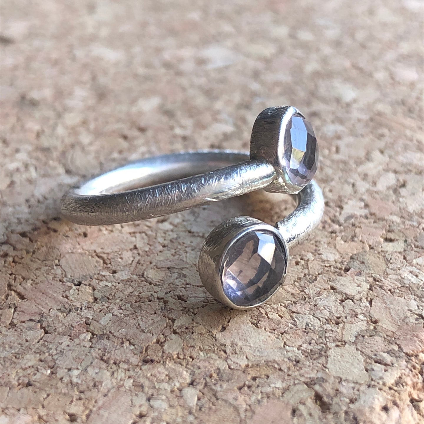 anillo doble cuarzo rosado