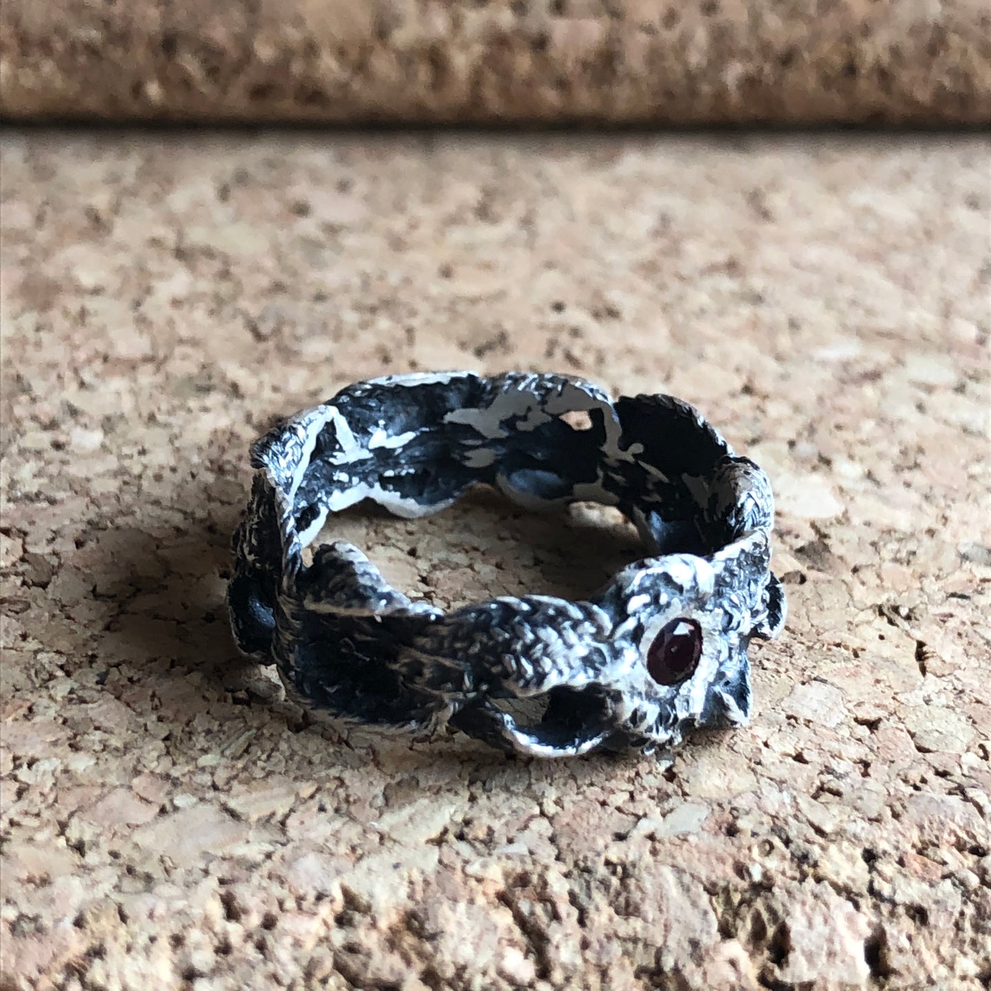 anillo con granate