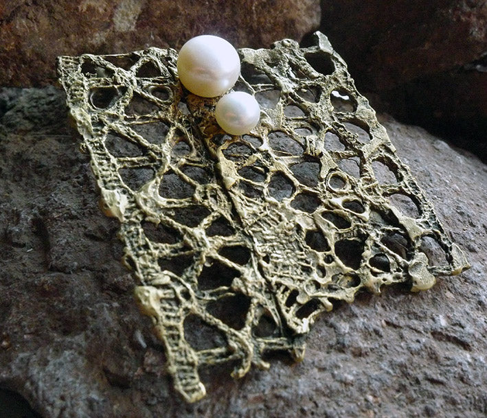 broche de bronce textil